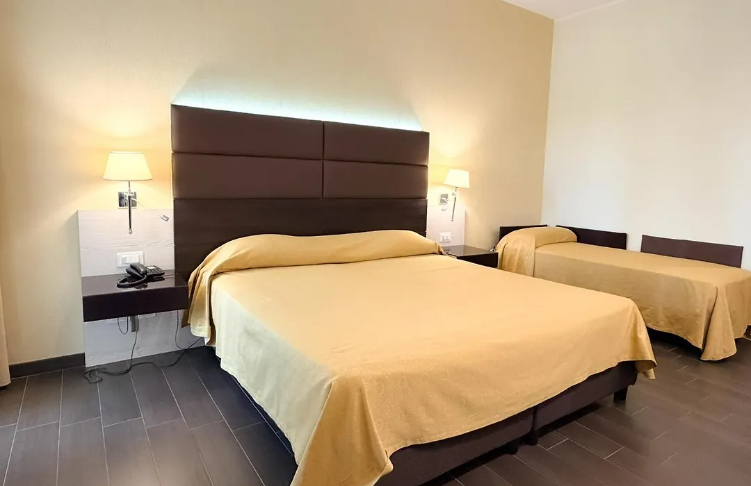 S Hotel-1